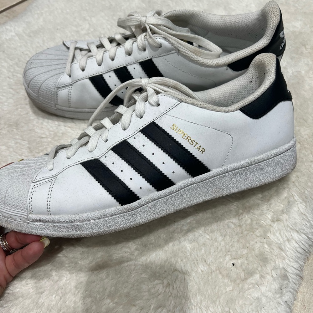 Adidas superstar originals Men’s sneakers size 9. Worn once